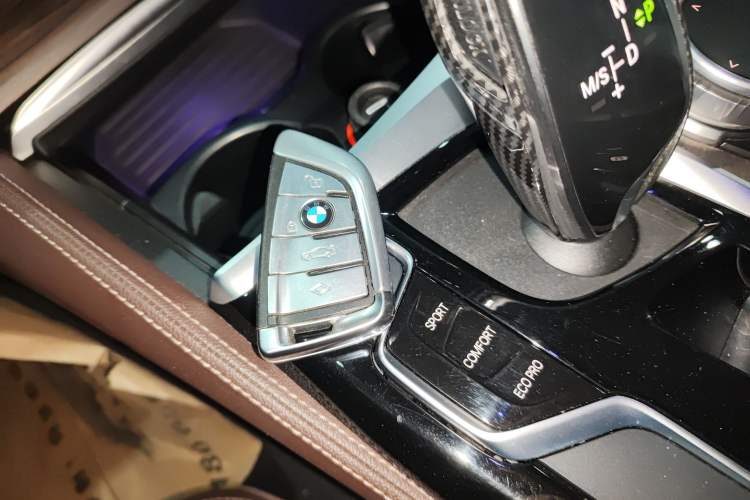 Used BMW 5 Series 2019 Updated 530Li xDrive Luxury Package Vehicle Key