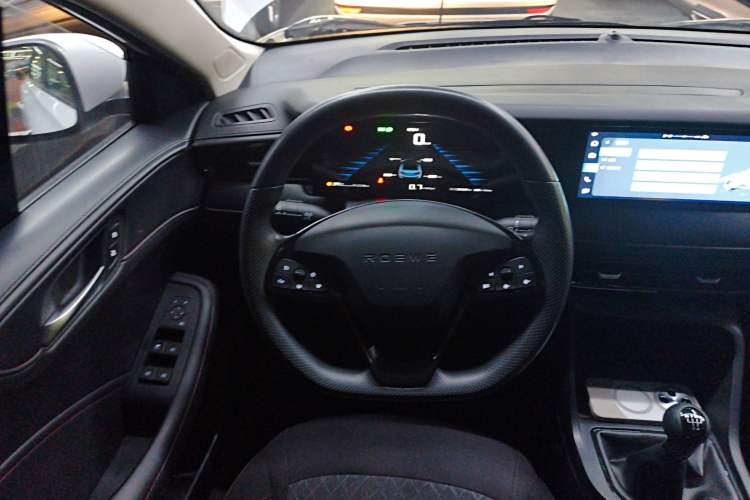 Used Roewe i5 2023 1.5L Manual Comfort Edition
