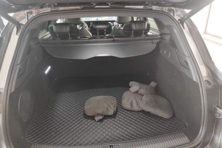 Used VOYAH FREE 2025 318 259 km All-Wheel-Drive Exploration Edition
