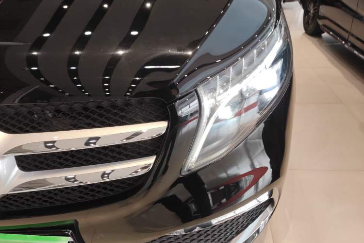 Used Mercedes-Benz V-Class 2022 V 260 L Long Wheelbase Prestige Edition Left Front Headlight