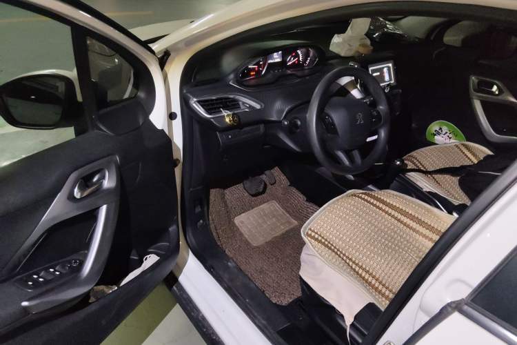 Used Peugeot 2008 2014 1.6L Automatic Fashion Edition Driver Seat