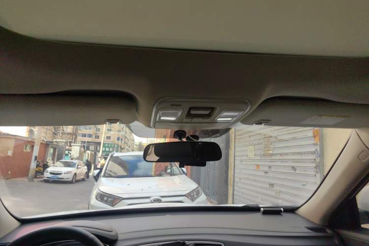 Used Geely Auto Emgrand X7 Sport 2018 1.8TD Automatic Two-Wheel Drive Smart Connect 4G Internet Edition Headliner