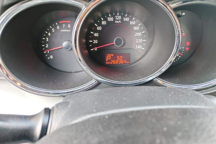 Used Kia Sorento 2012 2.4L Gasoline Comfort Edition Odometer Close Up