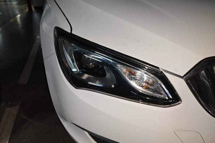 Used Buick GT 2016 18T Dual-Clutch Luxury Model Right Front Headlight