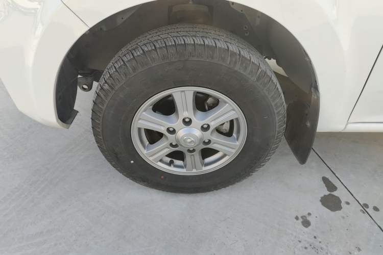 Used Great Wall Wingle 5 2021 1.5T Two-Wheel Drive "Dry Meal" Value Edition with an Extra-Long 1820mm Cargo Bed Equipped with GW4G15K Engine Left Front Wheel Hub