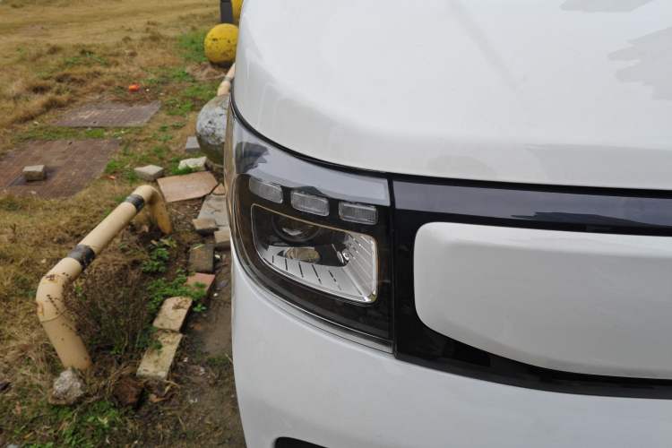 Used Chana Ruixing EM60 2025 Passenger Version Comfort Model 6 Seats 300 km Liftback Door
