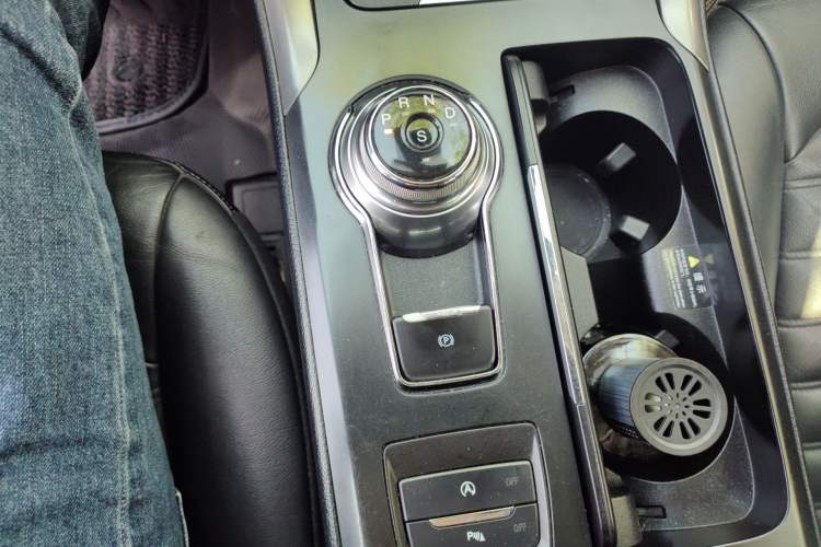 Used Ford Mondeo 2017 EcoBoost 180 Luxury Model Gear Lever