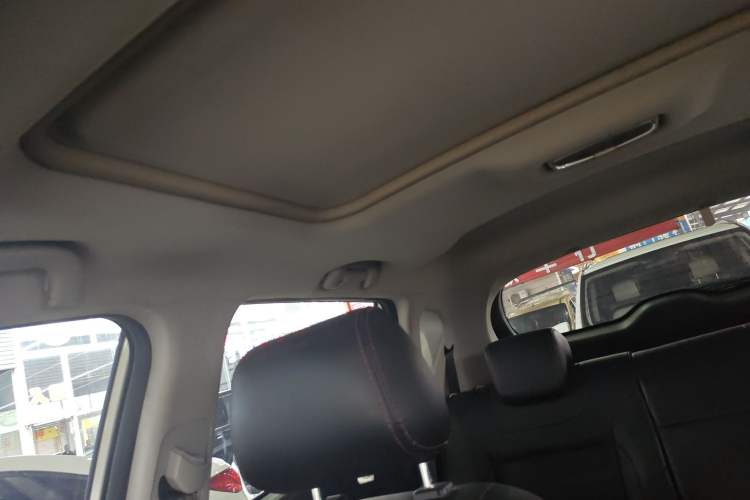 Used CHANGAN CS35 2015 1.6L Automatic Luxury Model China V Standard
