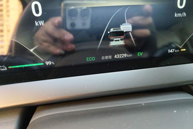 Used Denza D9 2022 DM-i 970 Four-Wheel Drive Flagship Model
