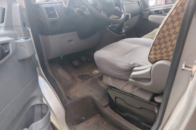 Used Dongfeng Yufeng 2021 2.3T V9 Logistics Vehicle Long Wheelbase Mid-Roof Design 6-9 Seats China V Emission Standard WP2.3 Driver Seat