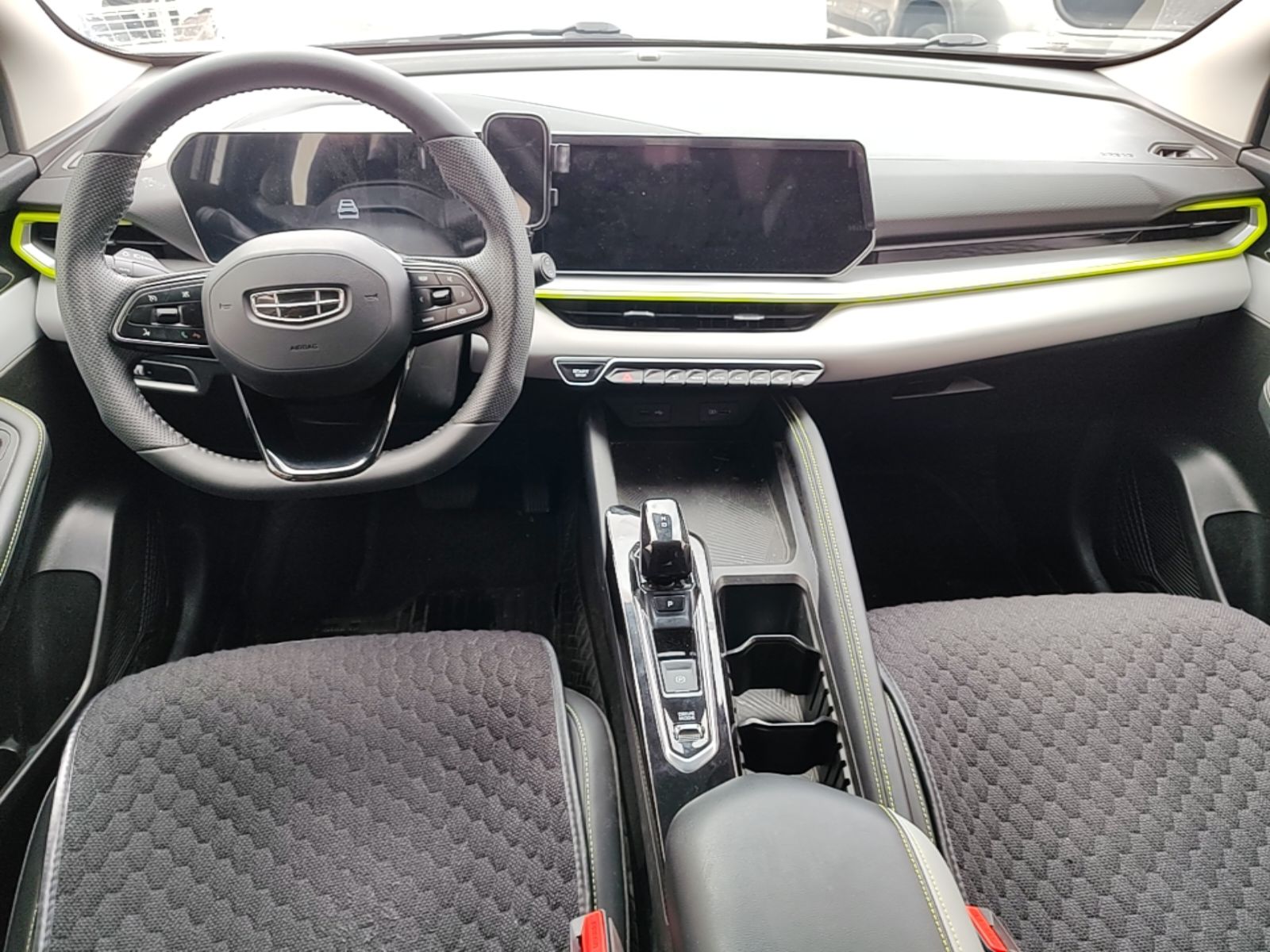 Geely Auto Coolray 2023 Bin Yue COOL 1.5TD DCT Champion Edition — снимка 12