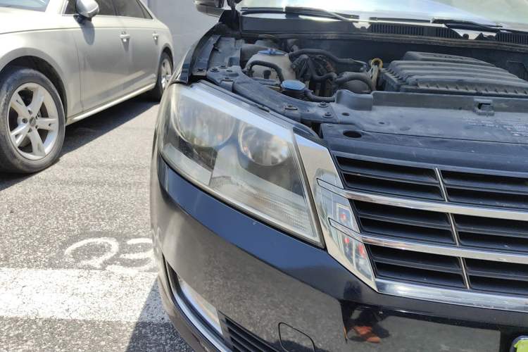 Used Volkswagen Lavida 2013 Restyled Classic 1.6L Manual Comfort Edition Right Front Headlight