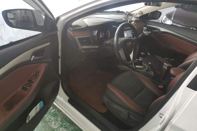 Used BYD G5 2014 1.5TI Manual Luxury Edition Driver Seat