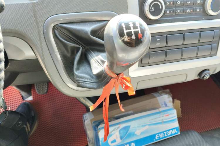 Used Foton Scenic G7 2017 2.0L Long-Wheelbase Commercial Van High Roof 2 Seats 4Q20M