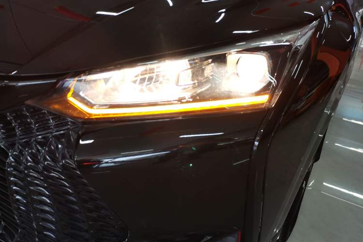 Used Dongfeng Aeolus Yixuan 2021 230T Automatic Zuiying Knight Edition Left Front Headlight