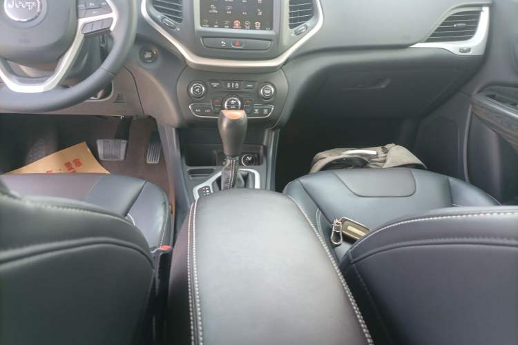 Used Jeep Cherokee 2016 2.4L Leading Smart Version Gear Lever