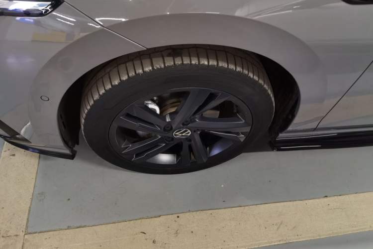 Used Volkswagen Golf 2023 Facelift 280TSI DSG R-Line Lite
