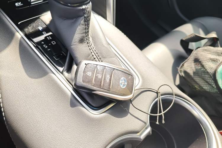 Used Toyota Harrier 2022 Dual-Engine 2.5L CVT Four-Wheel Drive Flagship Edition
