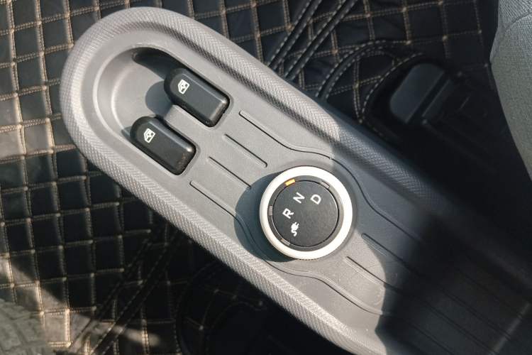 Used Wuling Hongguang MINIEV 2021 Macaron Premium Model – Lithium Iron Phosphate Gear Lever
