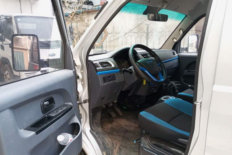 Used SRM New Energy T5L EV 2023 Standard Model 3.8-meter Cargo Box Flatbed Truck 55.7 kWh Driver Seat