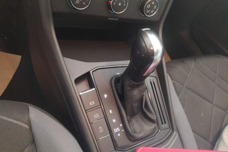 Used Volkswagen Lavida 2023 Revised 1.5L Automatic DeYi Edition Gear Lever