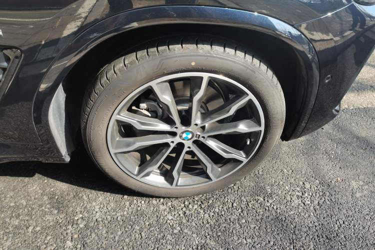 Used BMW X3 2023 Restyled xDrive30i Leading Edition M Night Sky Package Right Front Wheel Hub