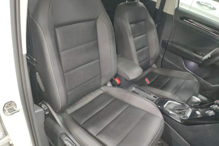 Used Volkswagen T-ROC 2021 280TSI DSG Two-Wheel Drive Comfort Connect Edition
