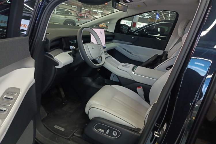 Used XPeng X9 2024 702 Ultra-Long Range Max Left Front Seat