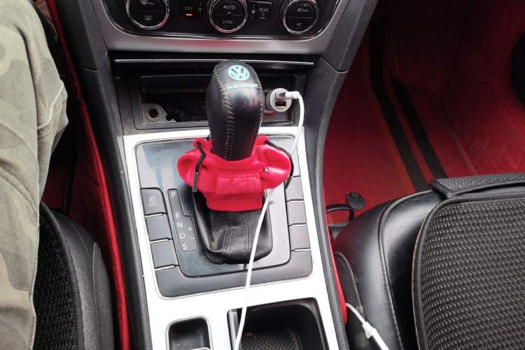 Used Volkswagen Passat 2011 1.8TSI Automatic Prestige Edition Gear Lever