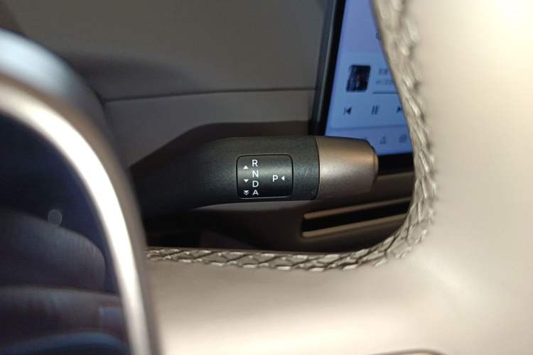 Used Li Auto i6 2025 Model Two-Wheel-Drive Standard Type Gear Lever