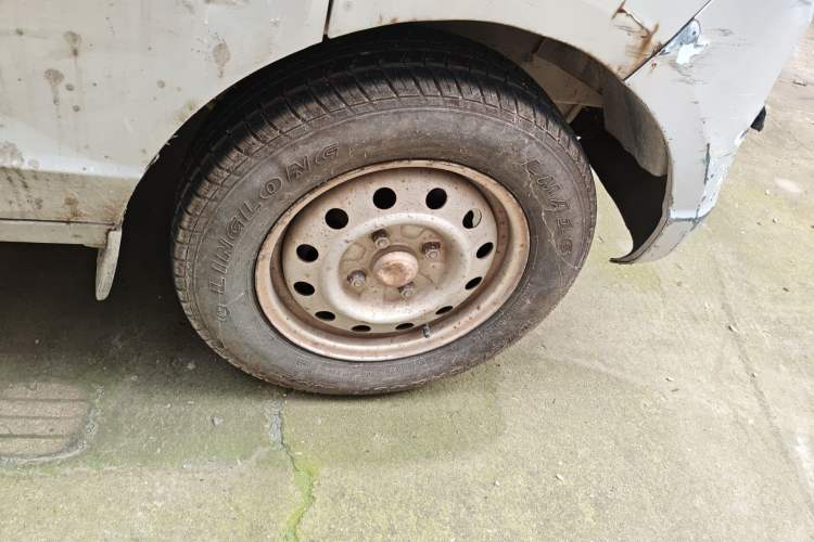 Used Wuling Rongguang 2014 1.2L S Base Model Right Front Wheel Hub