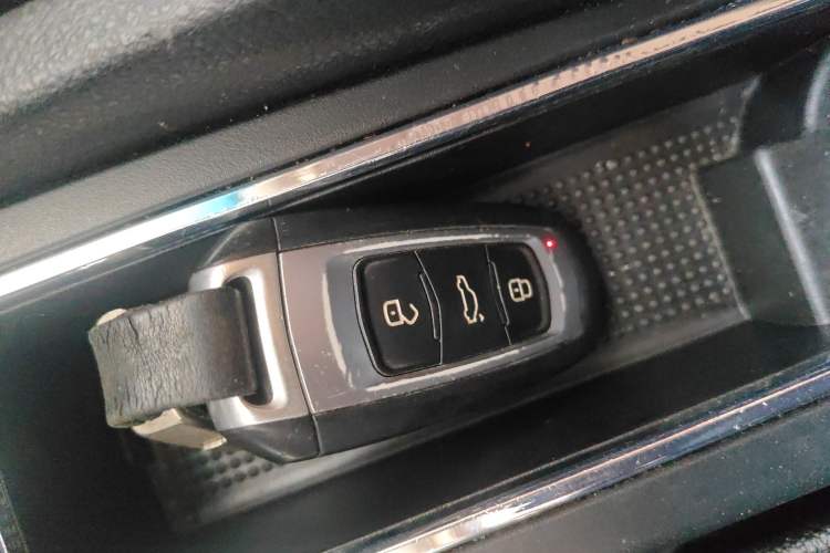 Used Geely Auto Emgrand 2017 Sedan Million Edition 1.5L Manual - Upward Version Vehicle Key