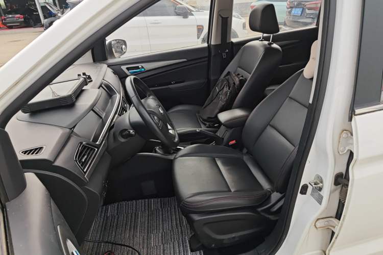 Used CHANGAN KAICHENG Oushang A600 2016 1.5L Manual Luxury 7-Seater Left Front Seat