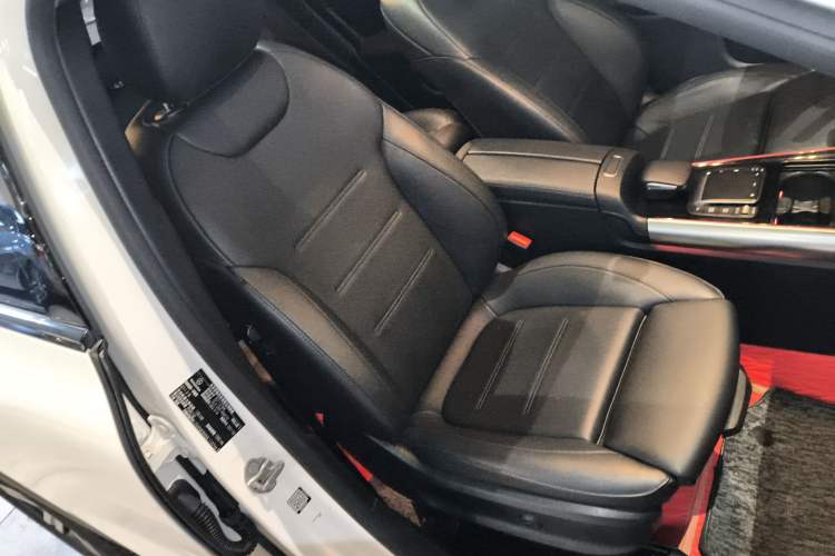 Used Mercedes-Benz GLA 2020 GLA 200 4MATIC Right Front Seat