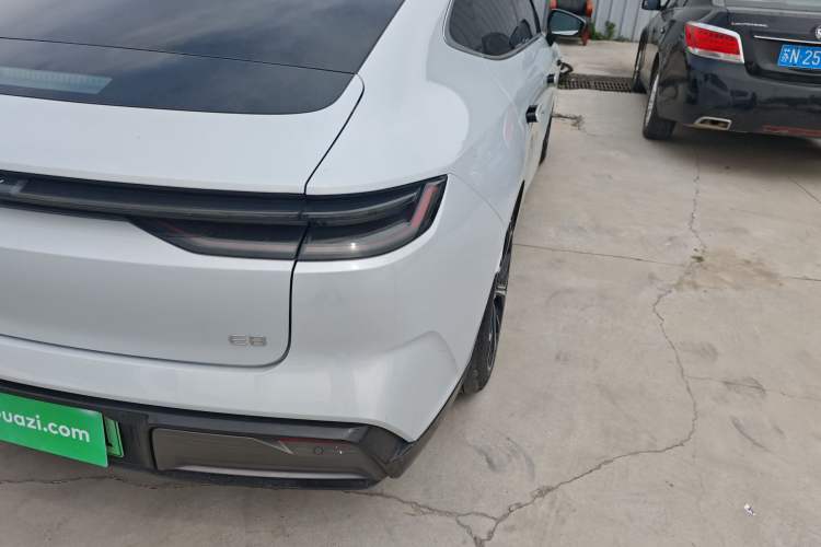 Used Geely Galaxy E8 2025 700 km Long-Range Intelligent Driving Version Right Rear Taillight