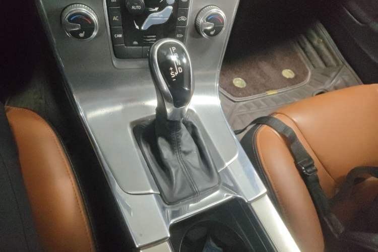 Used Volvo S60 2016 S60L T4 Zhiyuan Edition Gear Lever