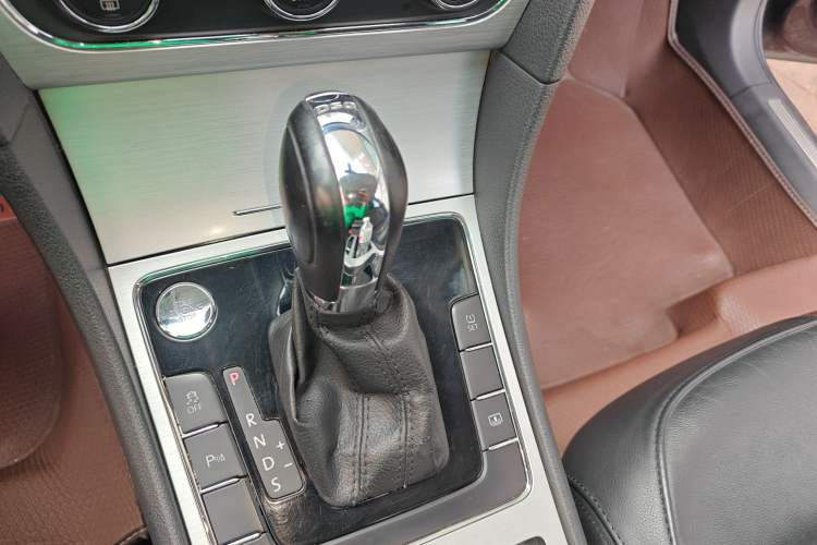 Used Volkswagen Passat 2015 1.8TSI DSG Prestige Edition Gear Lever