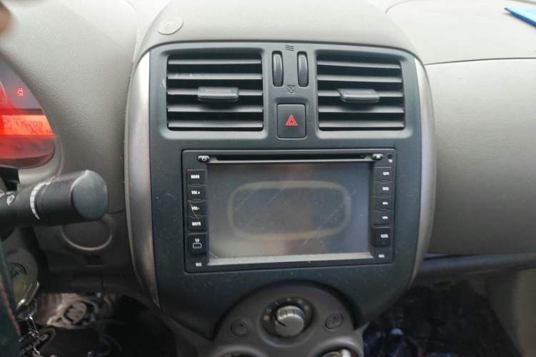 Used Nissan Sunny 2011 1.5XE CVT Comfort Edition Audio And AC Panel