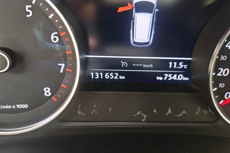 Used Volkswagen Touareg  Odometer Close Up