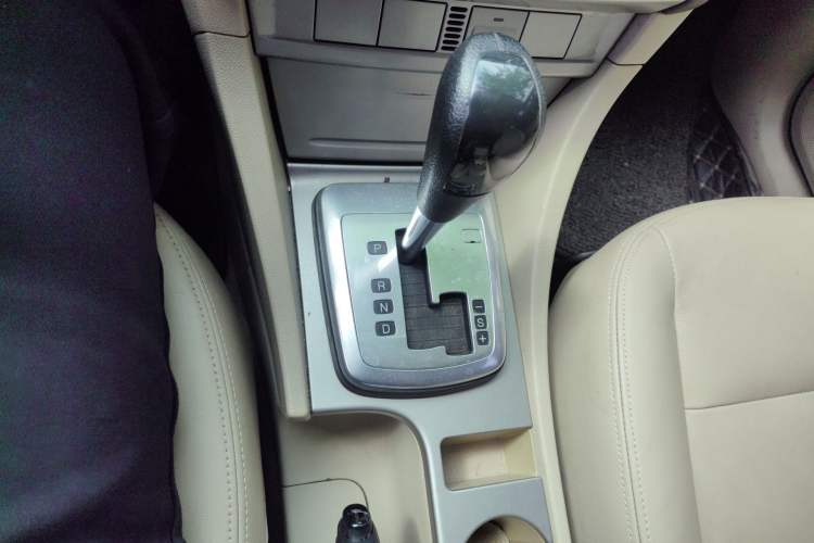 Used Ford Focus 2013 Hatchback Classic 1.8L Automatic Fashion Edition Gear Lever