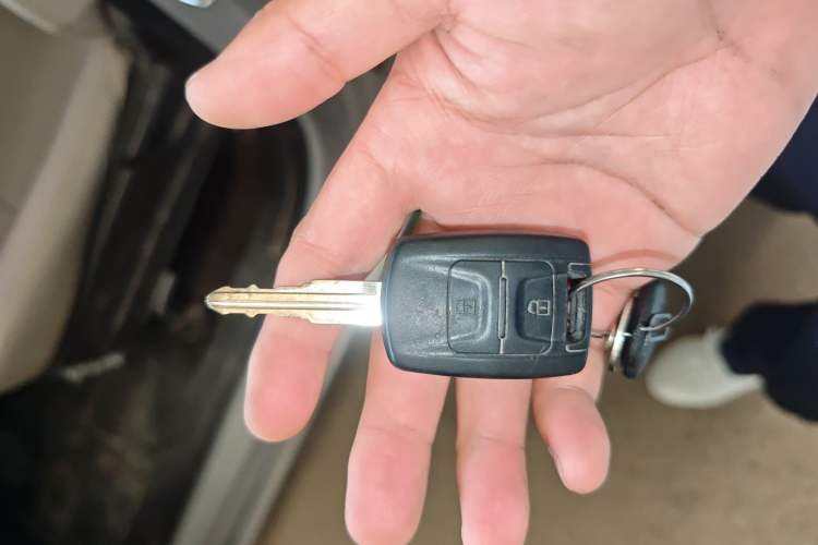 Used Wuling Hongguang V 2022 1.5L Jingqu Version Hydraulic Power Steering LAR Vehicle Key