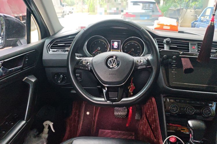Used Volkswagen Tiguan L 2019 Revised 330TSI Automatic Two-Wheel Drive Smart & Luxury Edition China VI Standard Steering Wheel