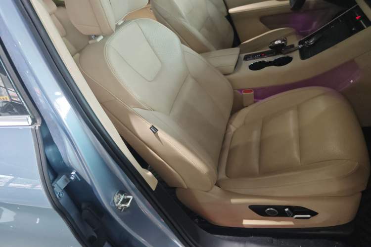 Used Hima AITO M5 2023 Extended-Range Four-Wheel Drive Intelligent Driving Version Right Front Seat