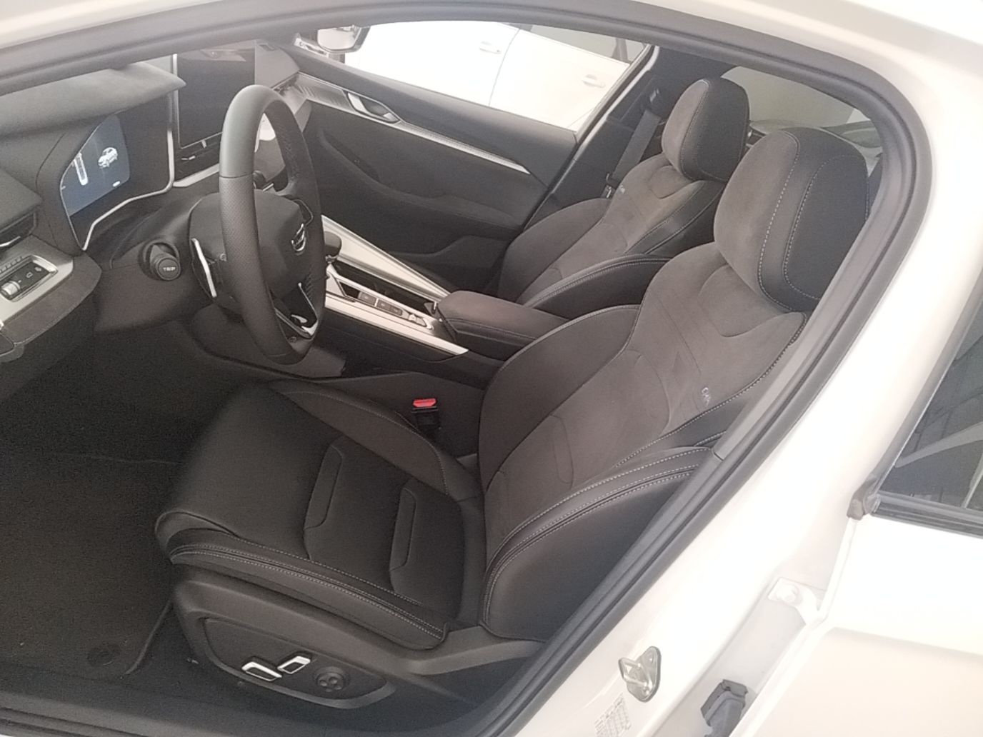 Geely Auto Preface 2024 2.0TD Qingyun Edition — снимка 17