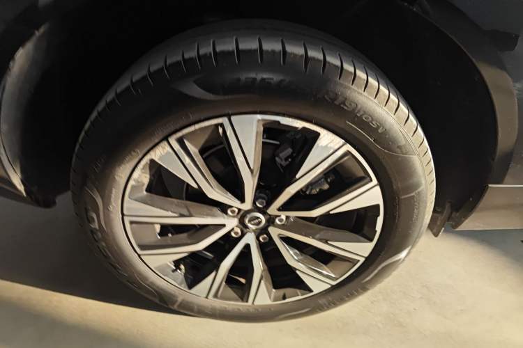 Used Volvo XC60 2024 B5 4x4 Smart Luxury Edition