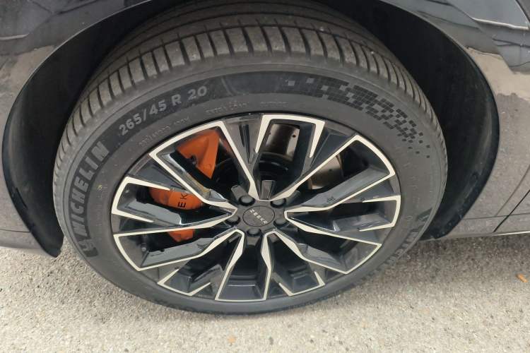 Used Zeekr 7X 2025 75 kWh Rear-Wheel Drive Intelligent Driving Version Left Front Wheel Hub