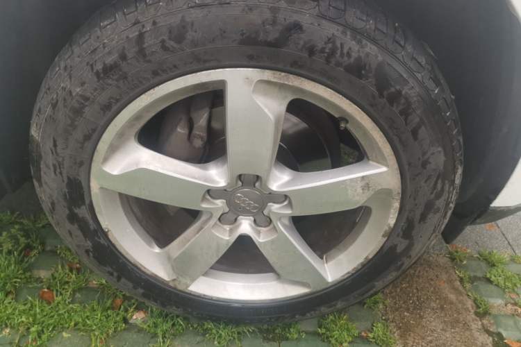 Used Audi Q5 2013 40 TFSI Comfort Edition Right Front Wheel Hub