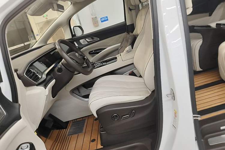 Used Denza D9 2024 DM-i 980 Four-Wheel Drive Prestige Model