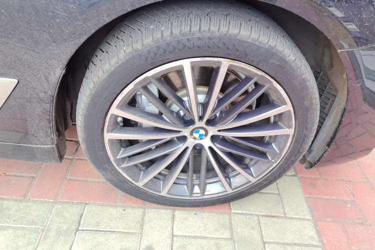 Used BMW 5 Series 2020 530Li xDrive M Sport Package Right Front Wheel Hub
