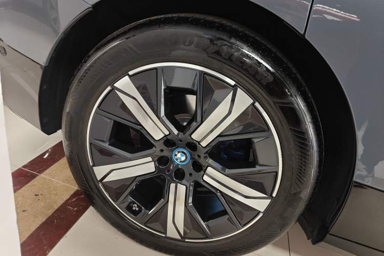 Used BMW iX 2023 xDrive40
